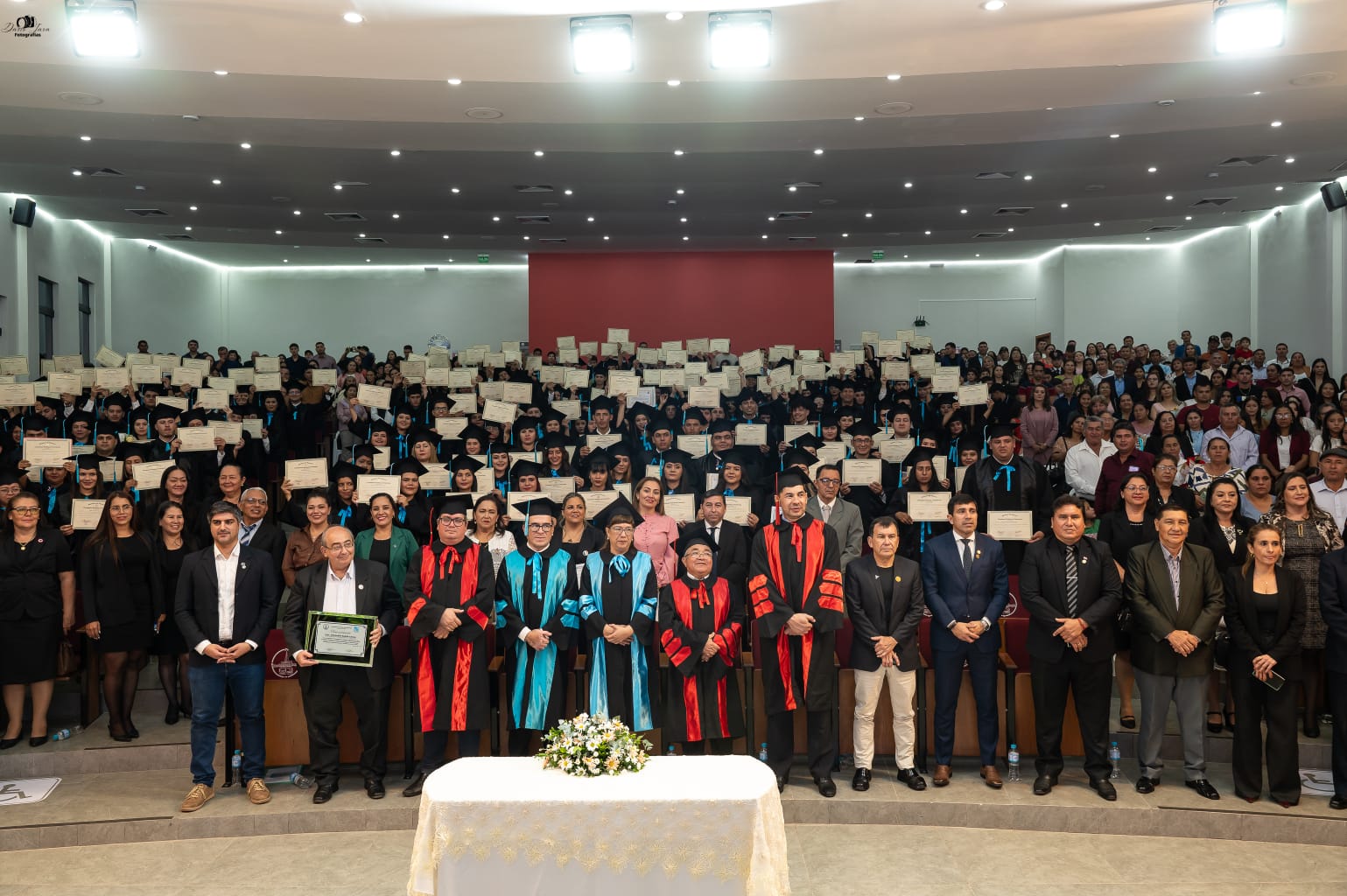 Ceremonia de graduación de carreras de grado.